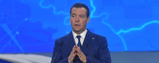 Дмитрий Медведев рассказал молодежи о зарплатах в 50 долларов 20 лет назад